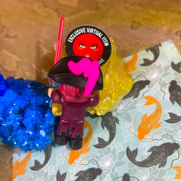 Roblox Series 9 NEVERLAND LAGOON: RED BRAID Figure w/ GOLD MERMAID VISAGE Code. - Picture 4 of 8
